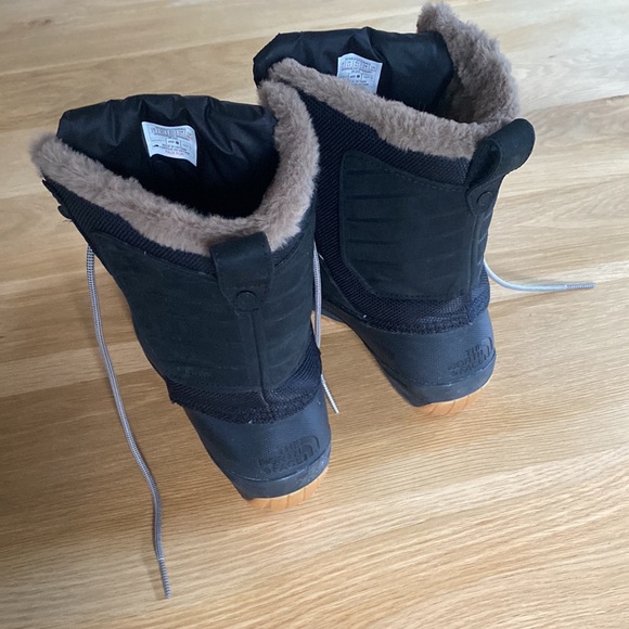 WOMEN’S NORTHFACE SHELLISTA IV MID WATERPROOF BOOTS - 8.5 but great for 7.5 - Picture 3 of 5